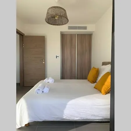 Appartement Superbe T2 En Rez De Jardin *